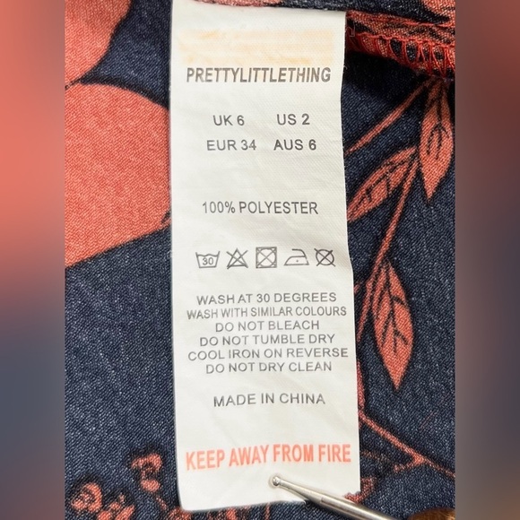 PRETTYLITTLETHING Long Sleeve Deep V Neck Red Floral Oversized Top Size 2 Fall - Picture 14 of 16